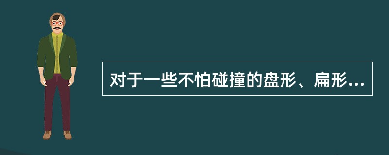 对于一些不怕碰撞的盘形、扁形的工件翻转时，宜采用（）的操作方法。