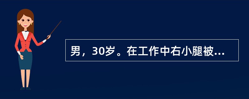 男，30岁。在工作中右小腿被刀砍伤，20小时后送到医院急诊。检查：右小腿外侧有7cm长伤口，边缘整齐，伤口内沾有较多泥沙。处理宜选择下列哪项？（　　）